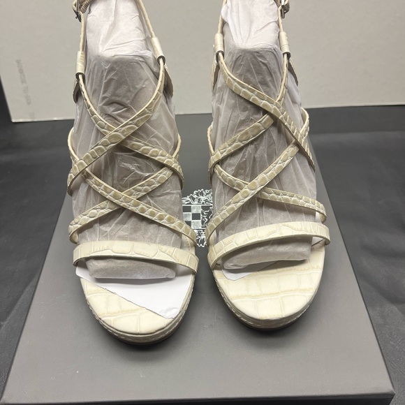 Vince Camuto - Size 6.5 - Brand new in box - Picture 2 of 14